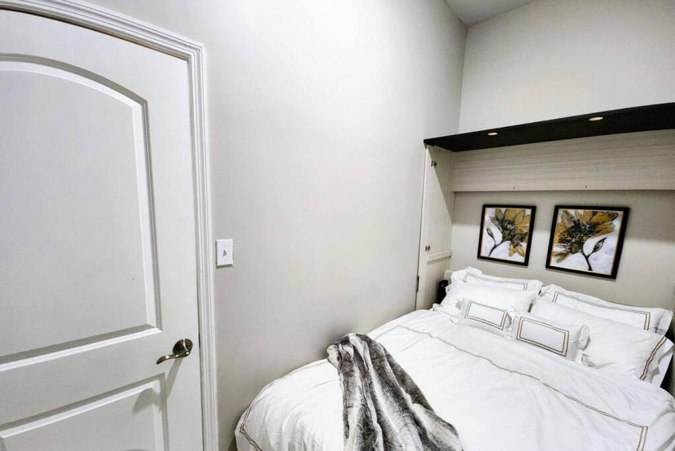 Stylish 1br Near Heart Of Town